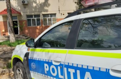 Trei tineri reținuți